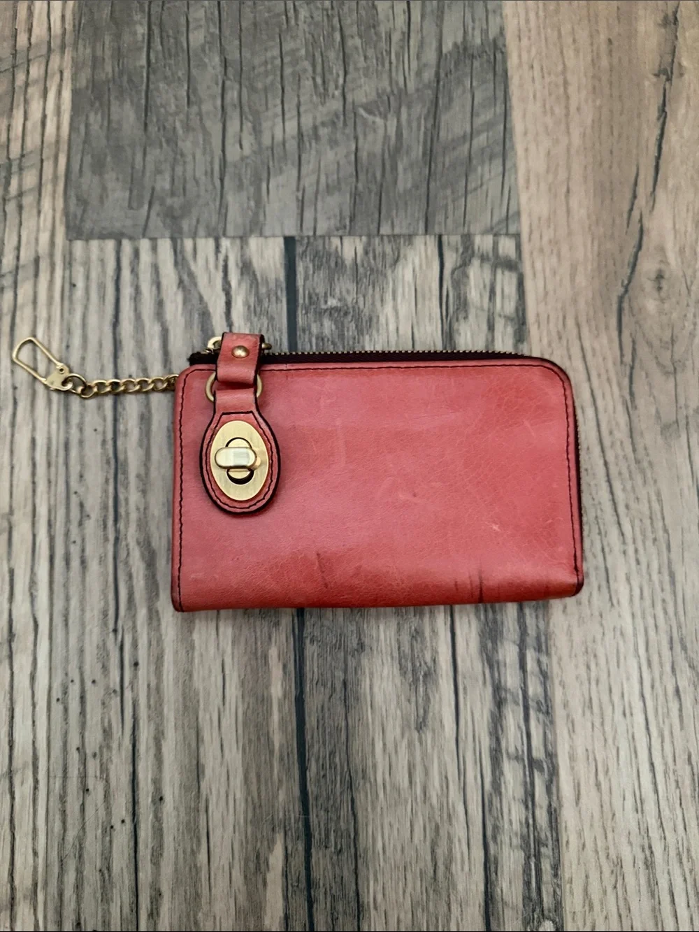 Hobo turnlock wallet